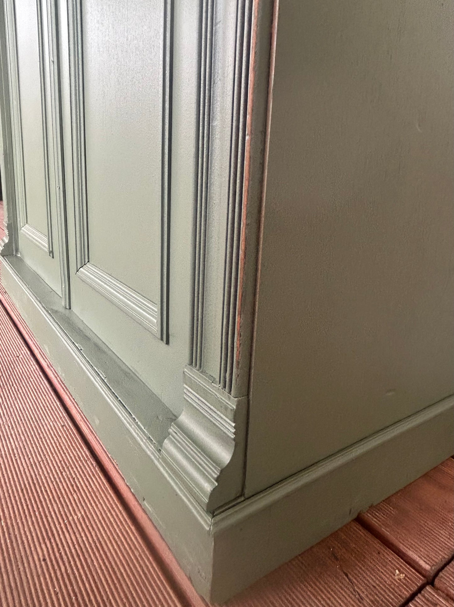 Olive grüne Kommode mit Gold Akzenten | Shabby chic Vertiko mit Gold Akzenten | Kommode mit Schubladen | Unikat | Einzelstück