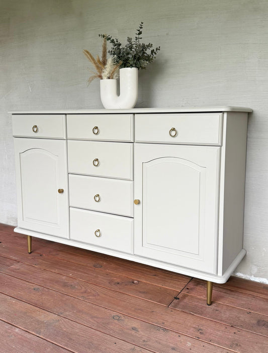 Upcycling Vintage Kommode | Sideboard im Greige | Landhausstil Möbel | Einzigartiges Unikat mit Olivgrün, Tapete & Goldakzenten