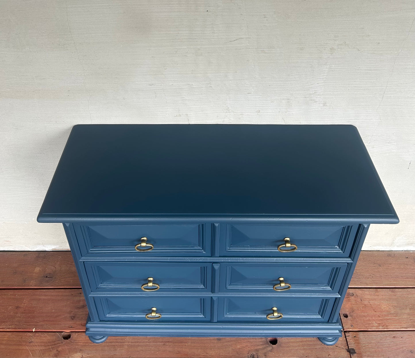 Blaue Vintage Kommode Mit Gold Akzenten | Kleine Kommode mit floralen Muster