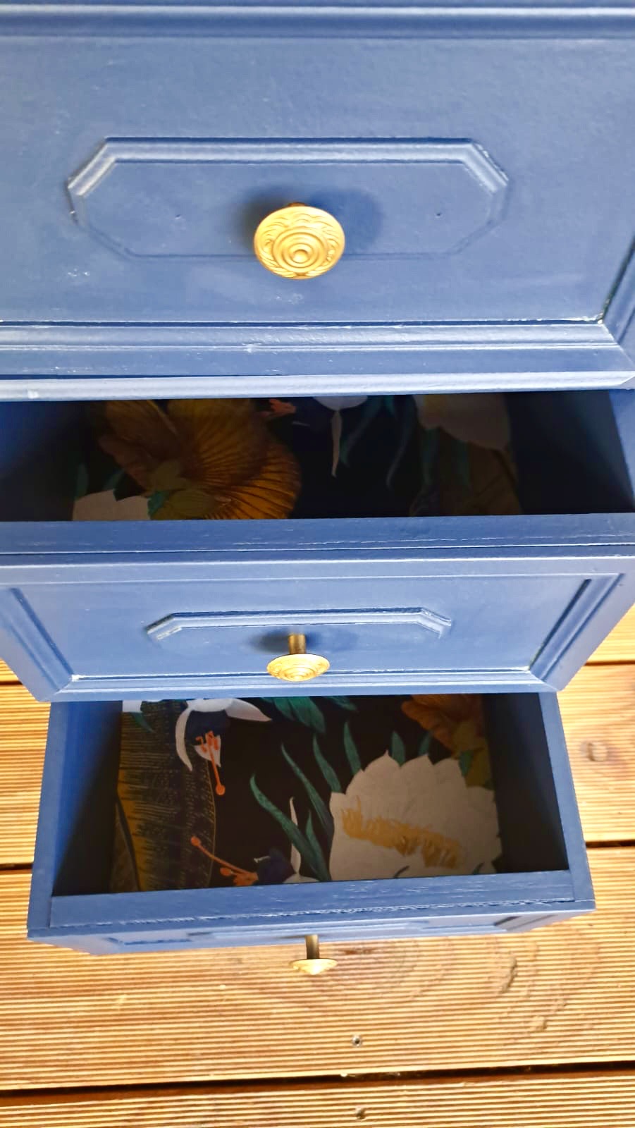 Upcycling Vintage-Kommode im gemütlichen Landhausstil blau