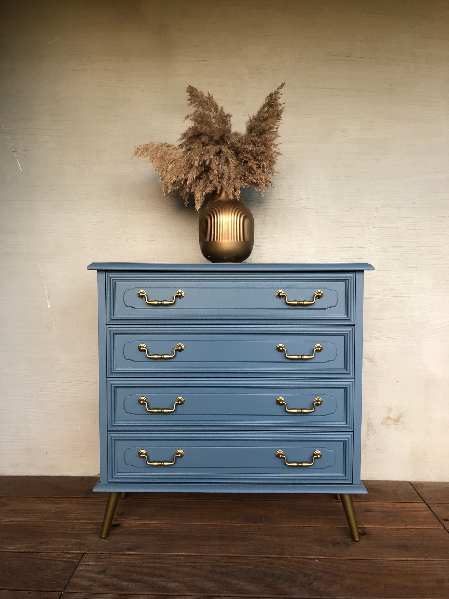 Blaue Vintage Kommode Mit Gold Akzenten