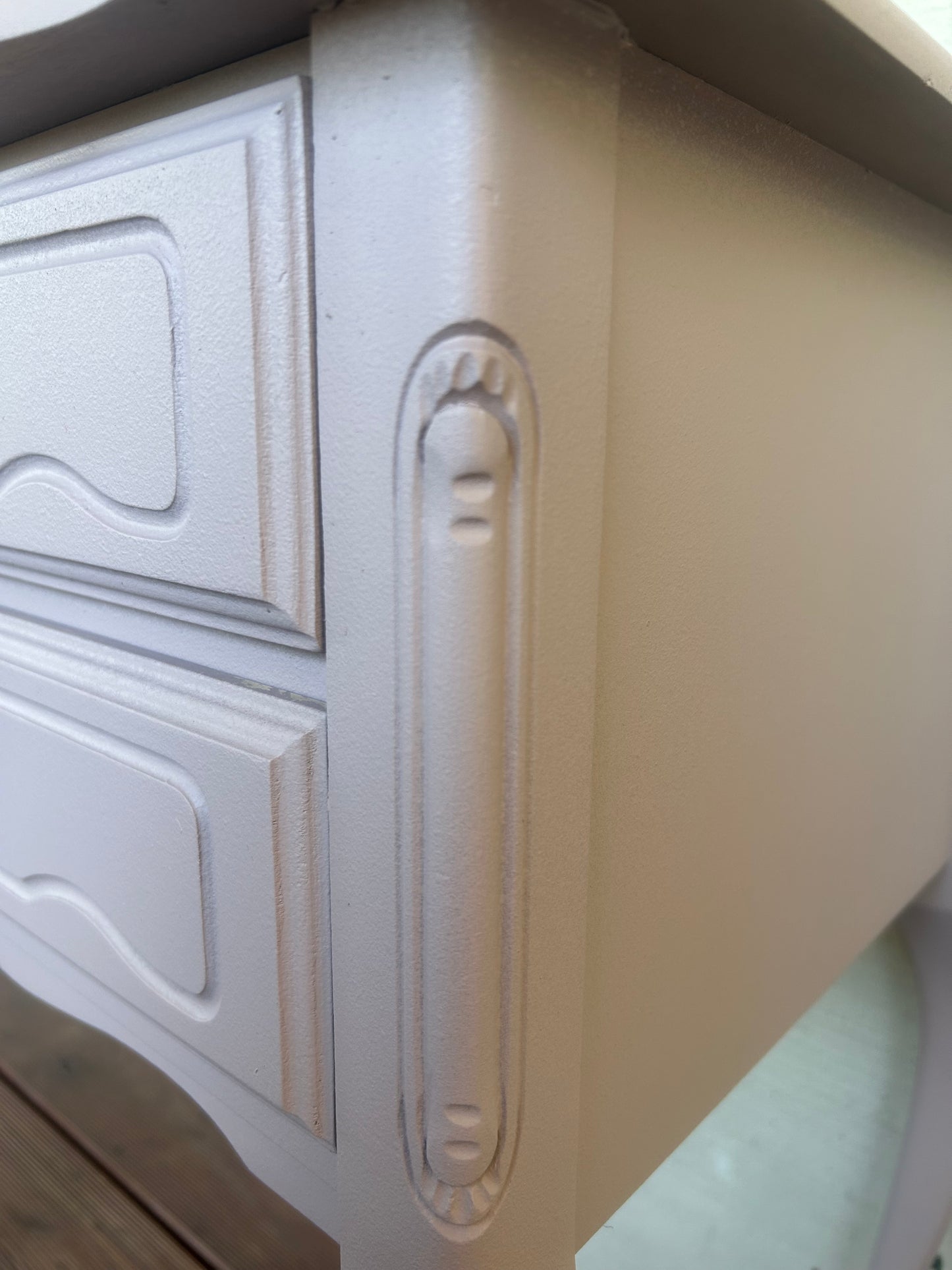 Elegante Vintage-Kommode im zarten Rosé – liebevoll im Upcycling neu gestaltet