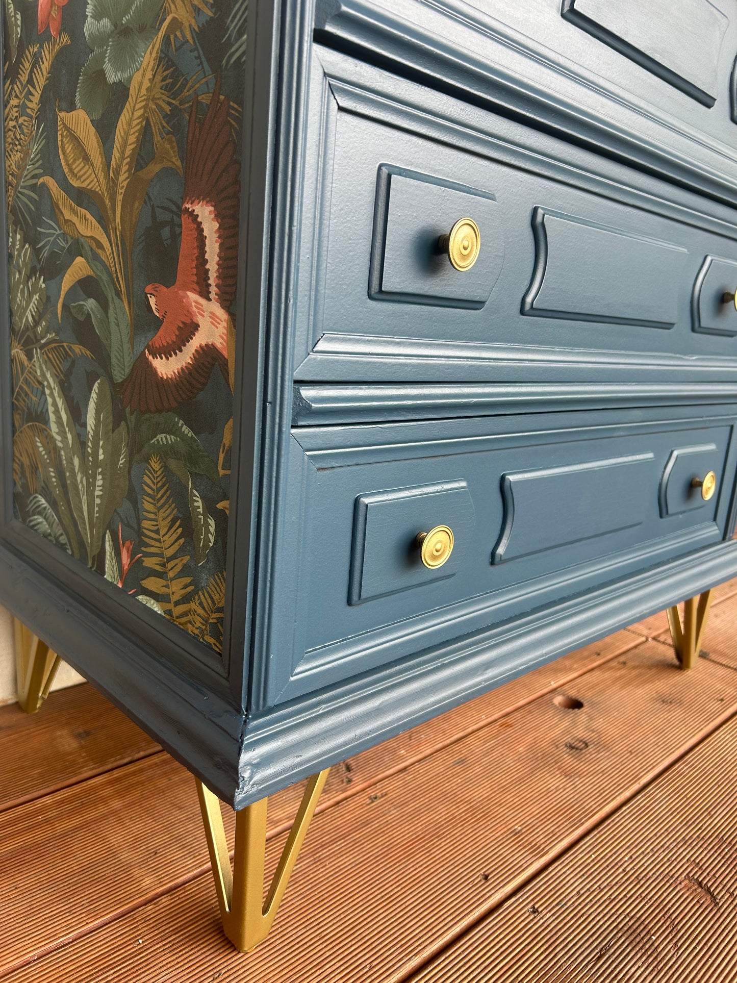 Blaue Vintage Kommode Mit Gold Akzenten | Kleine Kommode mit floralen Muster
