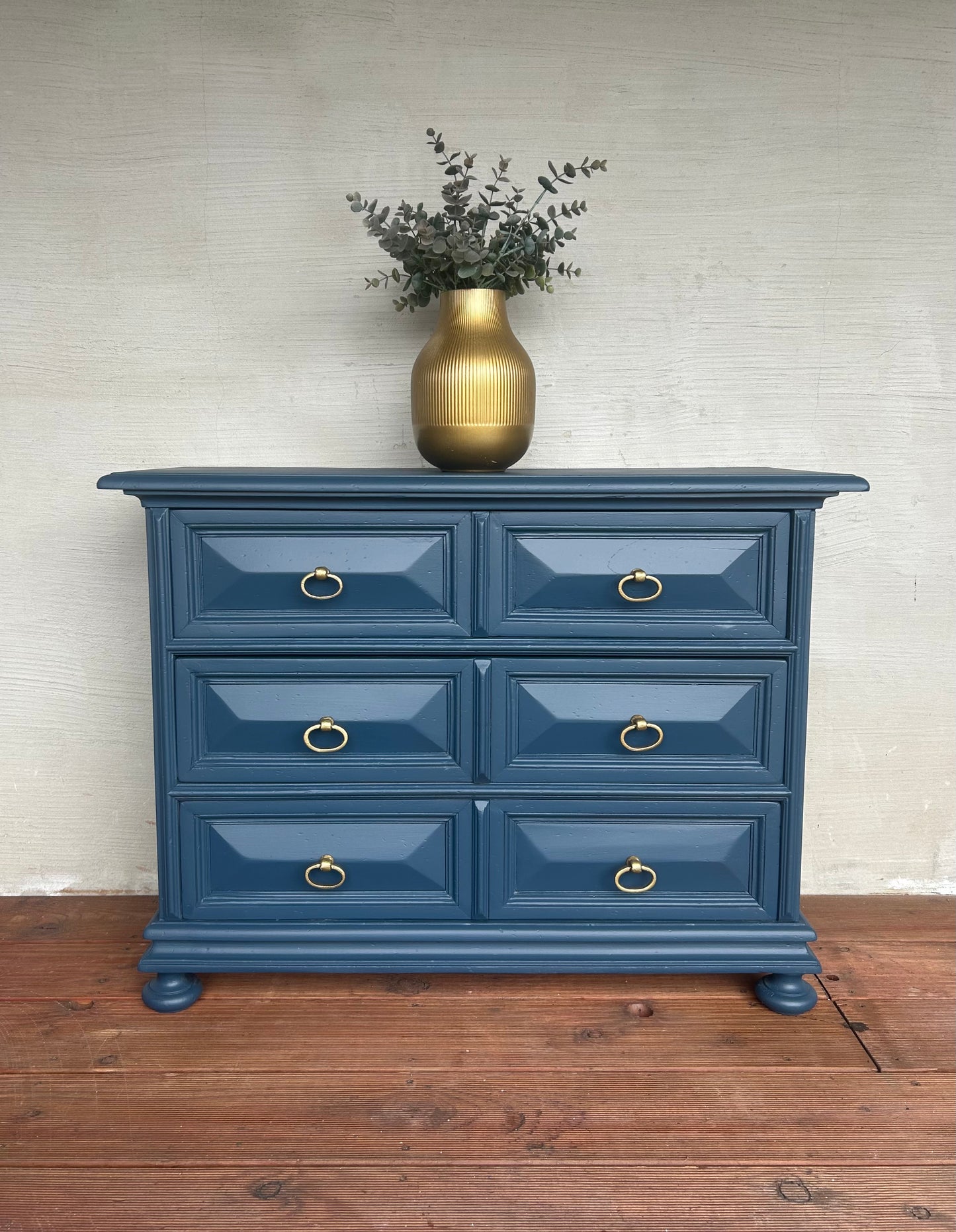 Blaue Vintage Kommode Mit Gold Akzenten | Kleine Kommode mit floralen Muster