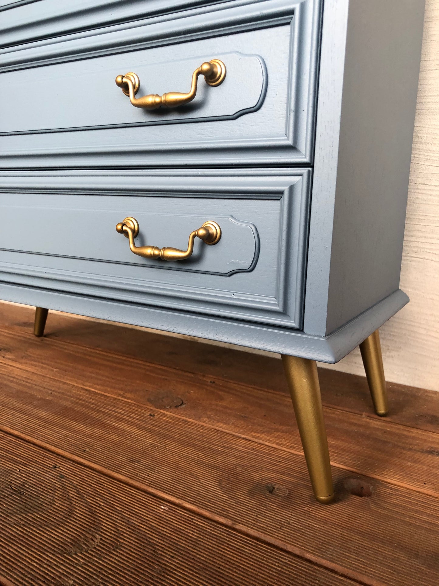 Blaue Vintage Kommode Mit Gold Akzenten