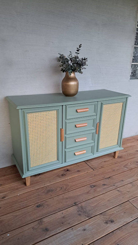 Vintage Boho Kommode Sideboard Upcycling-Kommode mit Rattangeflecht