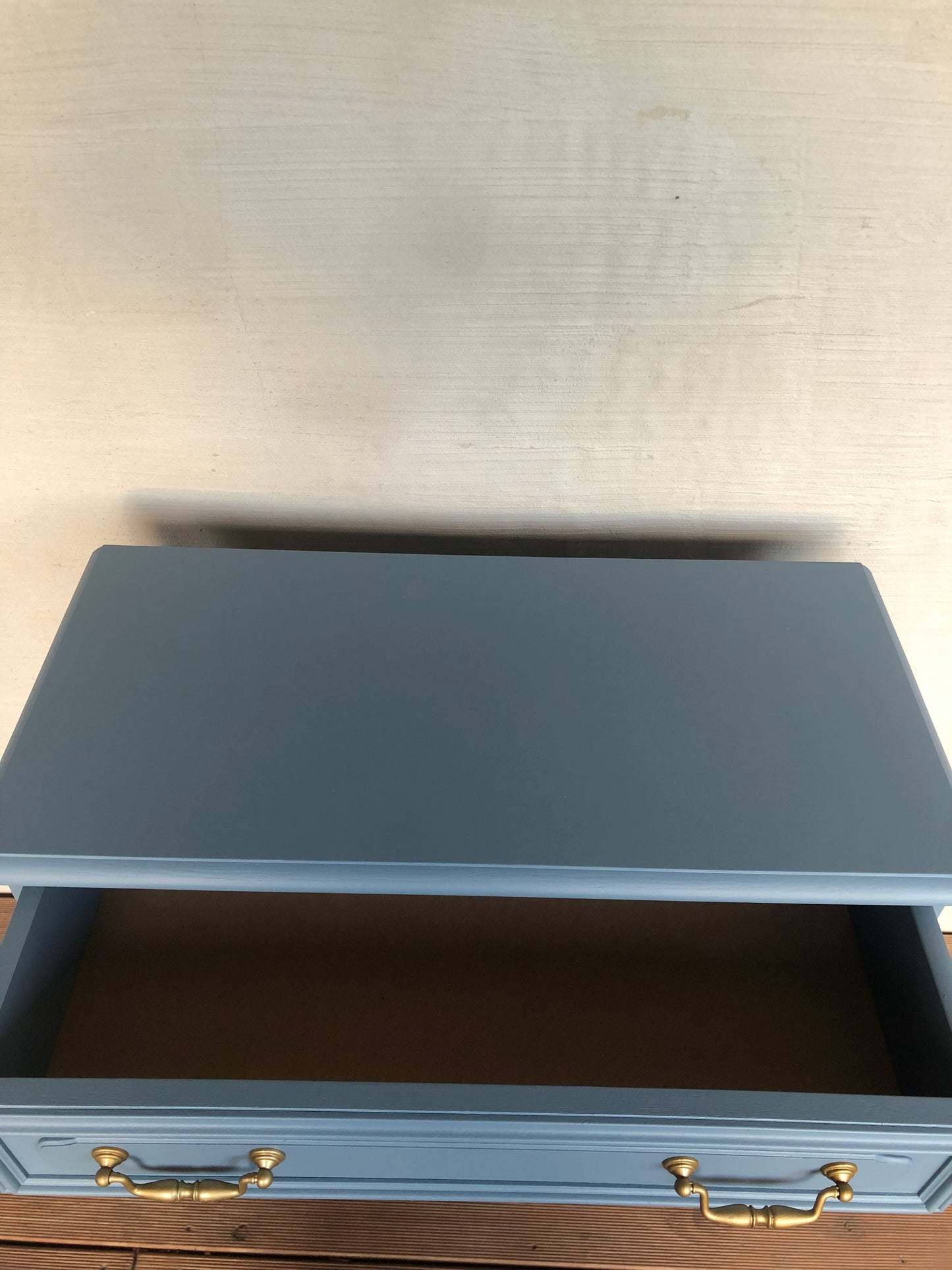 Blaue Vintage Kommode Mit Gold Akzenten