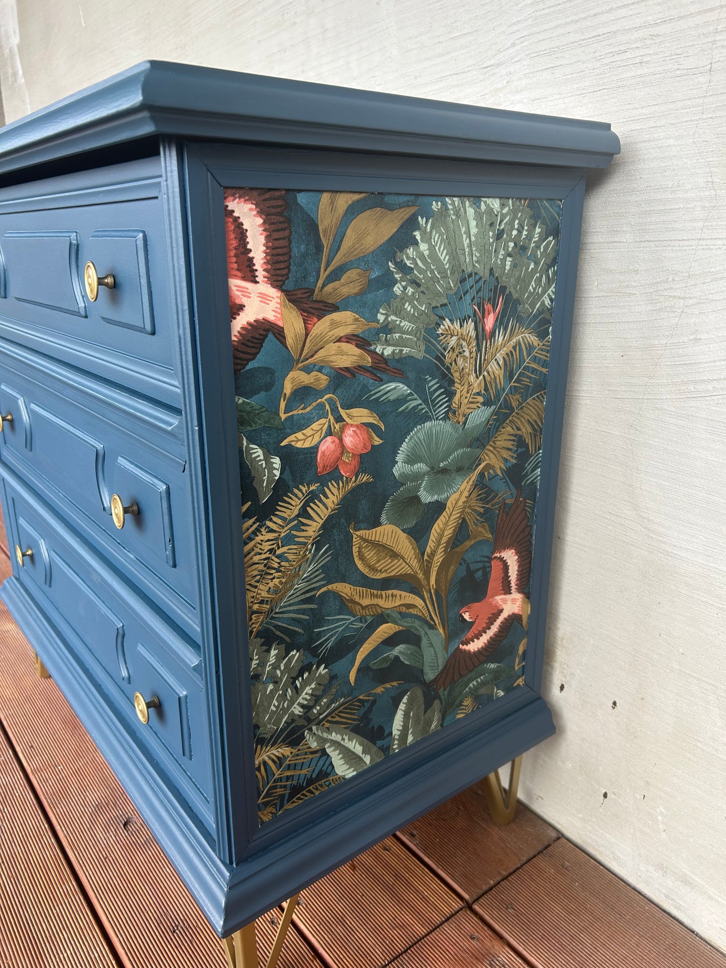 Blaue Vintage Kommode Mit Gold Akzenten | Kleine Kommode mit floralen Muster