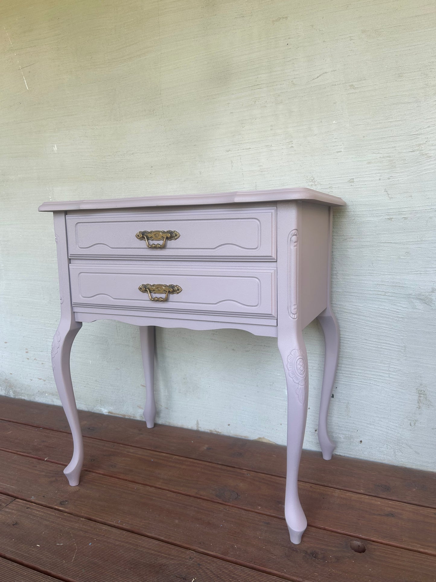 Elegante Vintage-Kommode im zarten Rosé – liebevoll im Upcycling neu gestaltet