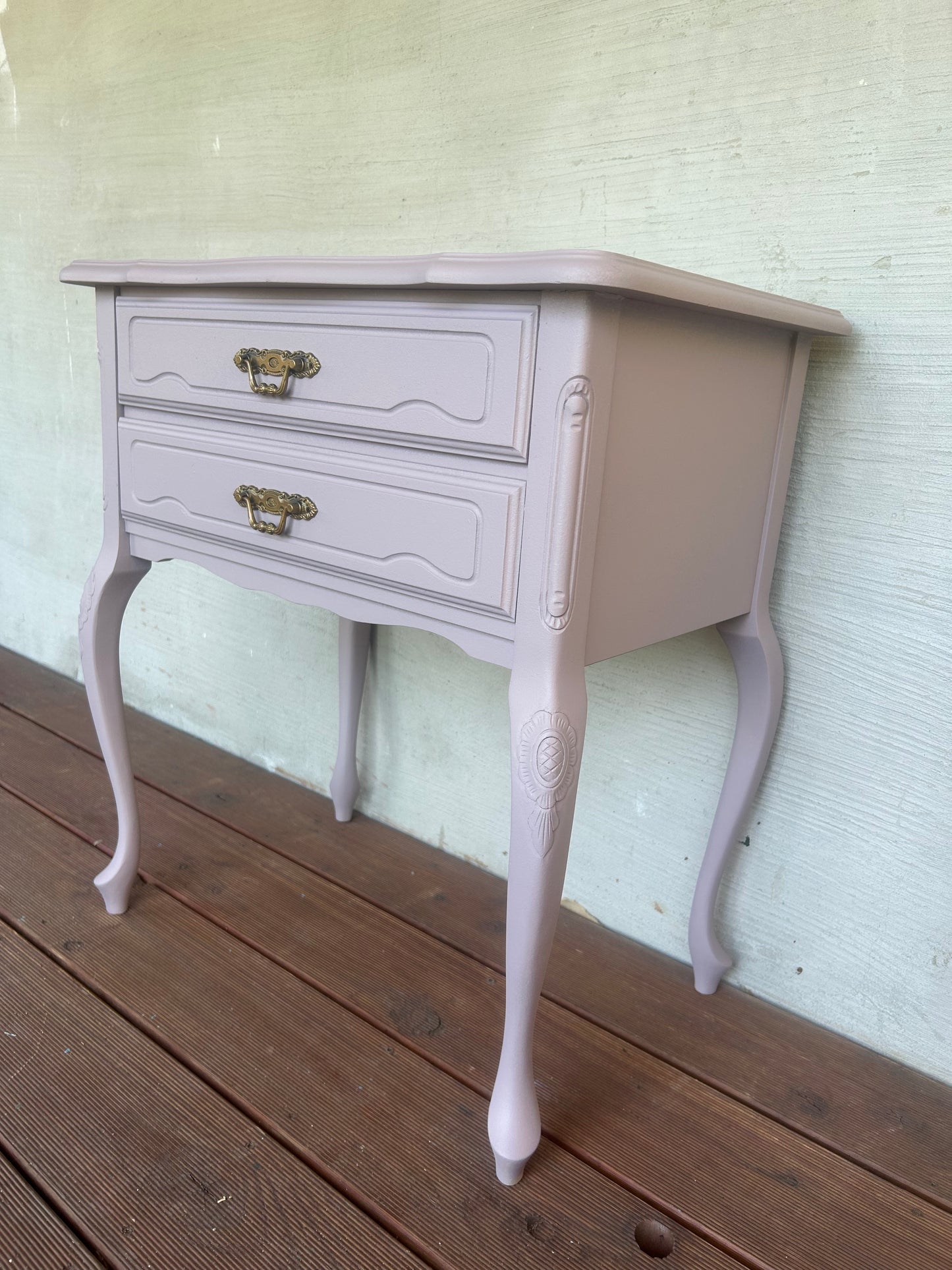 Elegante Vintage-Kommode im zarten Rosé – liebevoll im Upcycling neu gestaltet