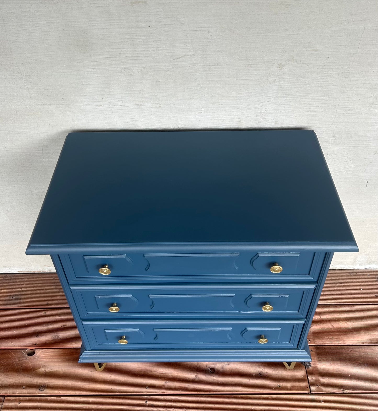 Blaue Vintage Kommode Mit Gold Akzenten | Kleine Kommode mit floralen Muster