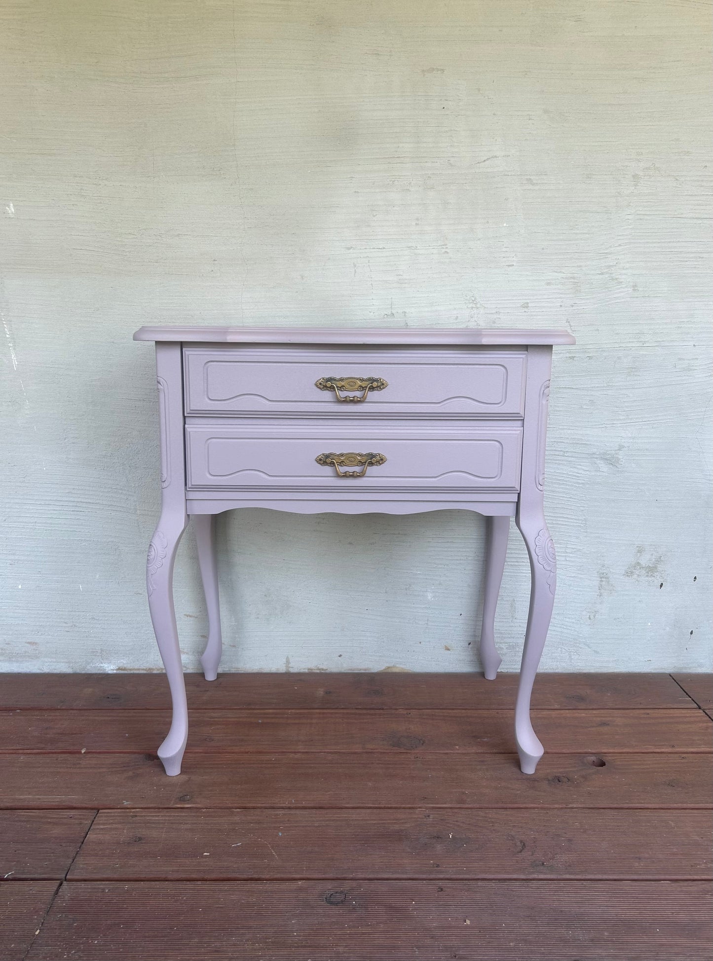 Elegante Vintage-Kommode im zarten Rosé – liebevoll im Upcycling neu gestaltet