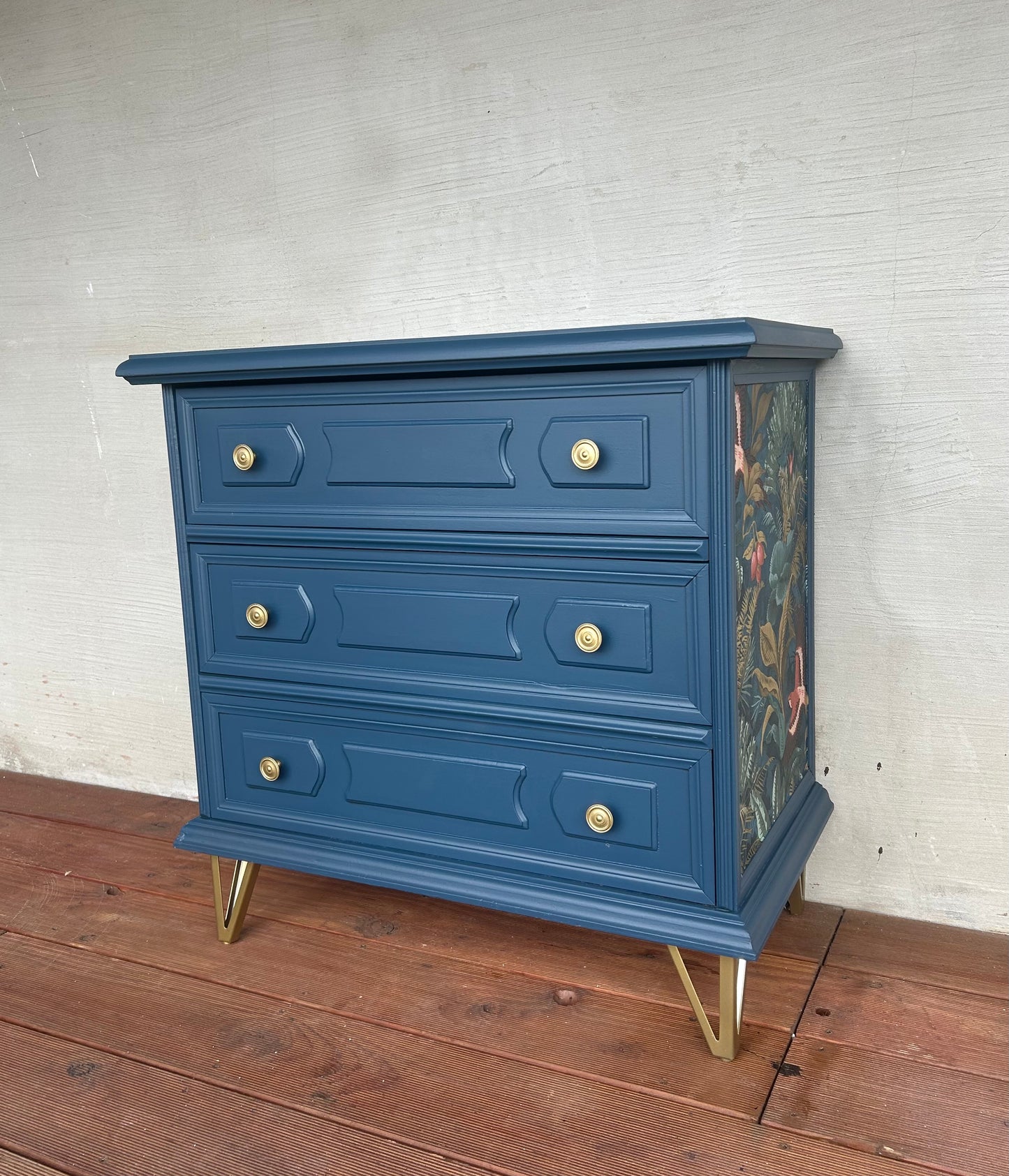 Blaue Vintage Kommode Mit Gold Akzenten | Kleine Kommode mit floralen Muster