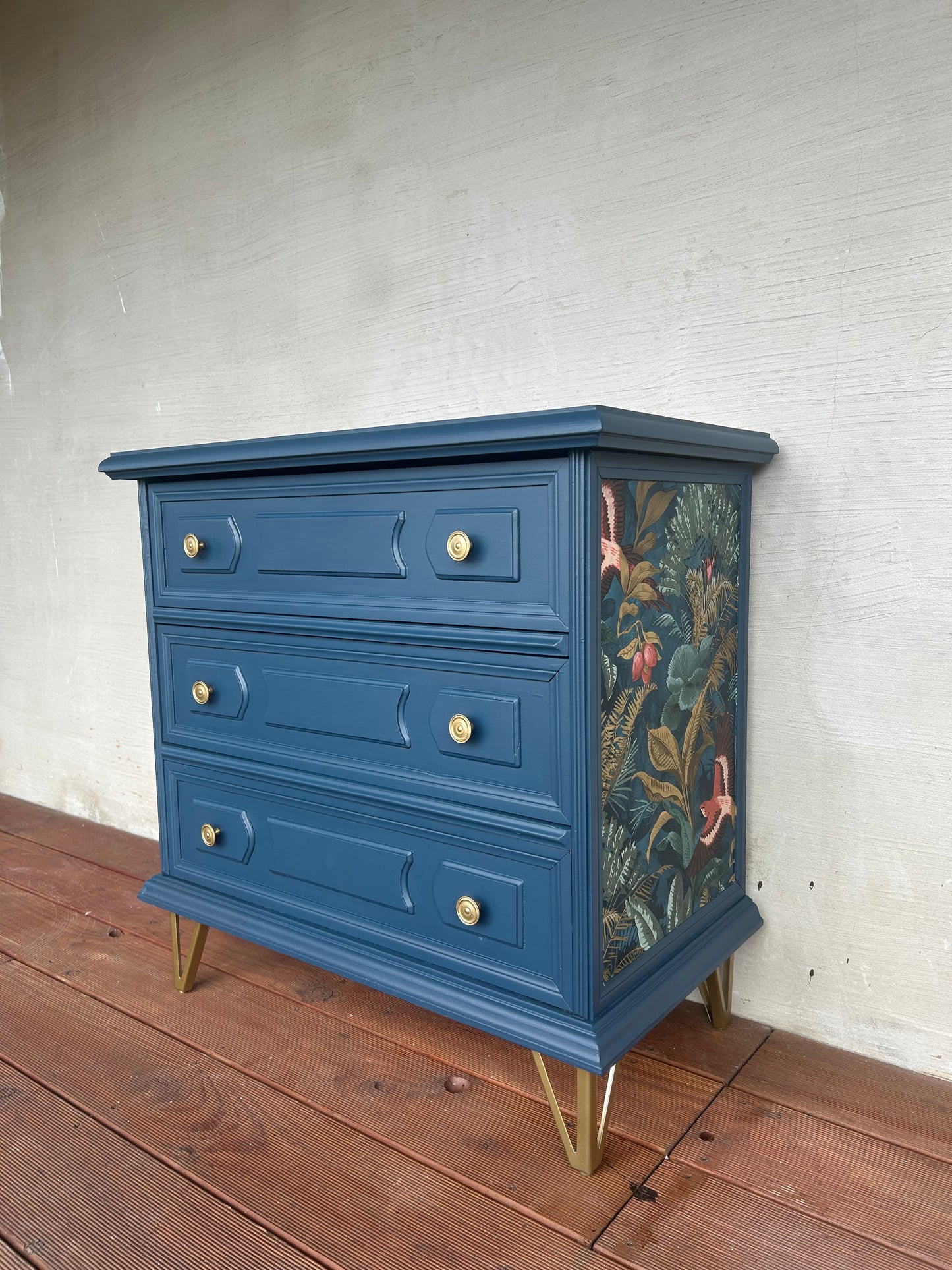 Blaue Vintage Kommode Mit Gold Akzenten | Kleine Kommode mit floralen Muster