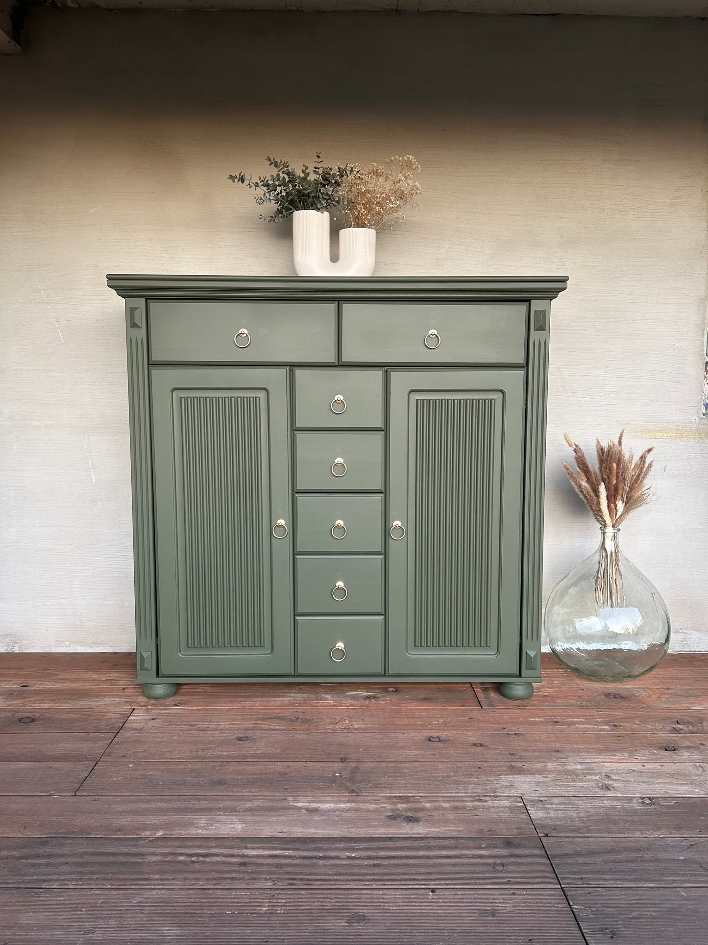Olive grüne Kommode mit Gold Akzenten | Vertiko mit Gold Akzenten | Kommode mit Schubladen | Unikat | Einzelstück