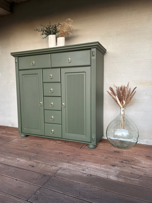 Olive grüne Kommode mit Gold Akzenten | Vertiko mit Gold Akzenten | Kommode mit Schubladen | Unikat | Einzelstück