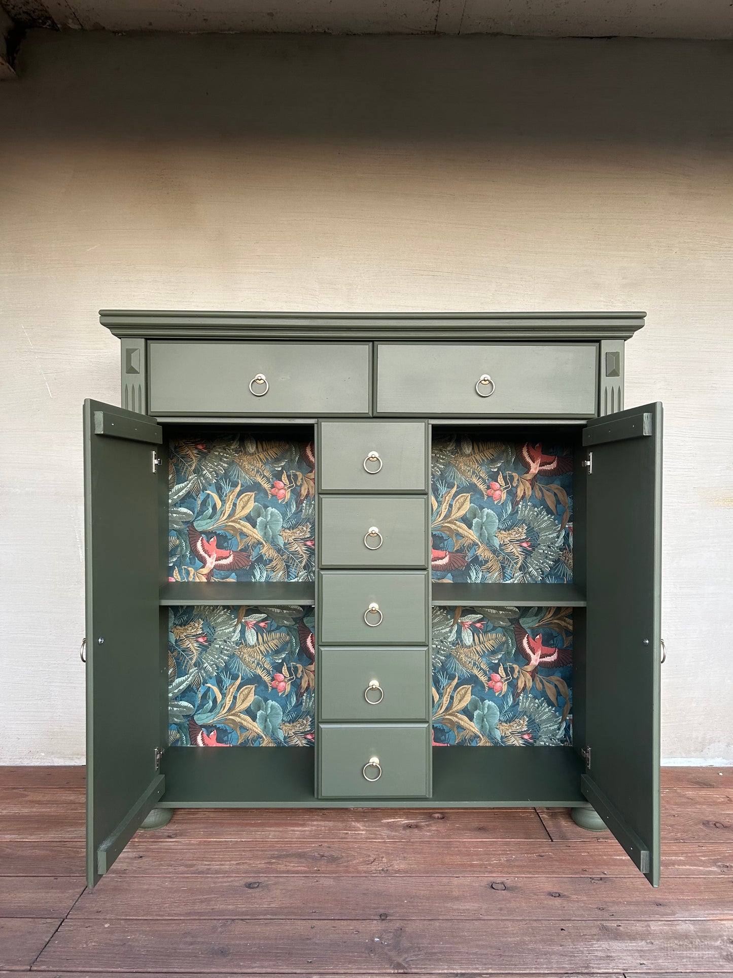 Olive grüne Kommode mit Gold Akzenten | Vertiko mit Gold Akzenten | Kommode mit Schubladen | Unikat | Einzelstück