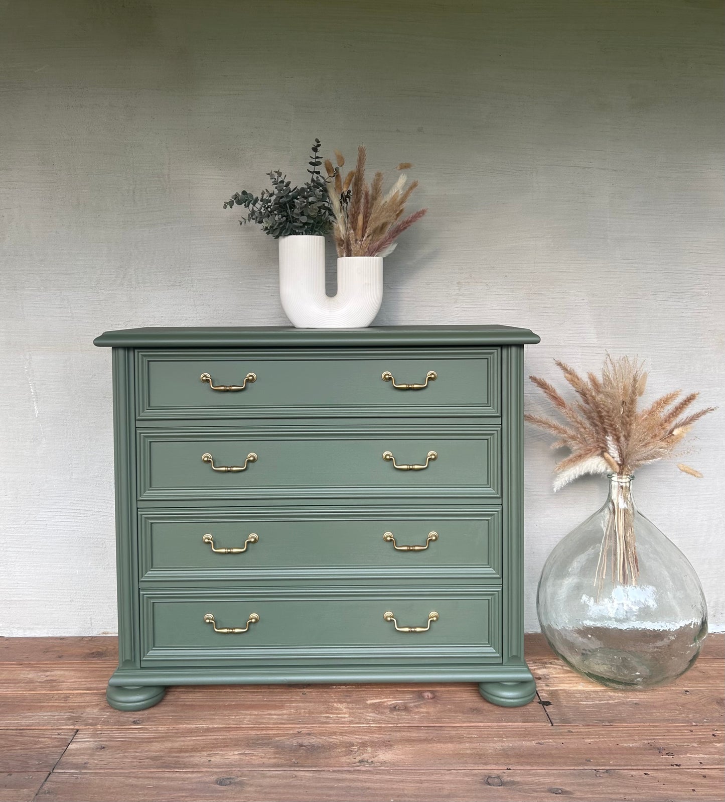 Olive Kommode mit Gold Akzenten Kommode für den Eingangsbereich Unikat