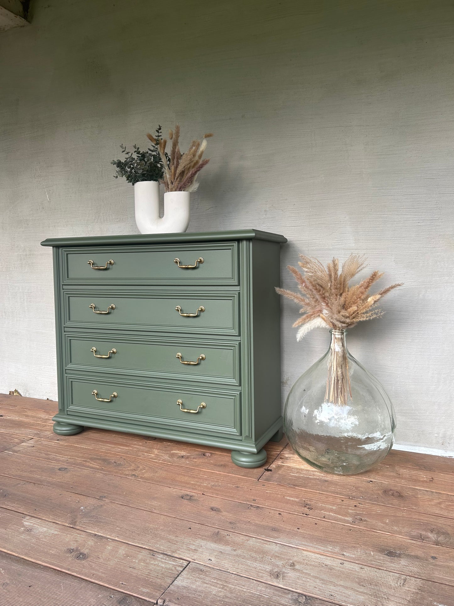 Olive Kommode mit Gold Akzenten Kommode für den Eingangsbereich Unikat