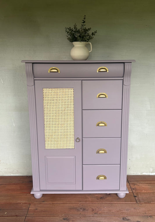 Kommode im Fliederton mit Gold Akzenten | Vertiko mit Gold Akzenten | Kommode mit Schubladen | Unikat | Einzelstück | Wiener Geflecht Rattan