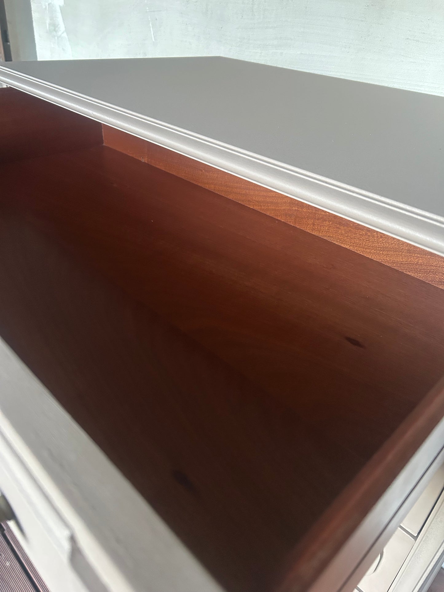 Beige vintage Kommode mit Gold Akzenten | vintage kommode | edle Kommode | Sideboard Beige | Unikat | Greige | Graue Kommode