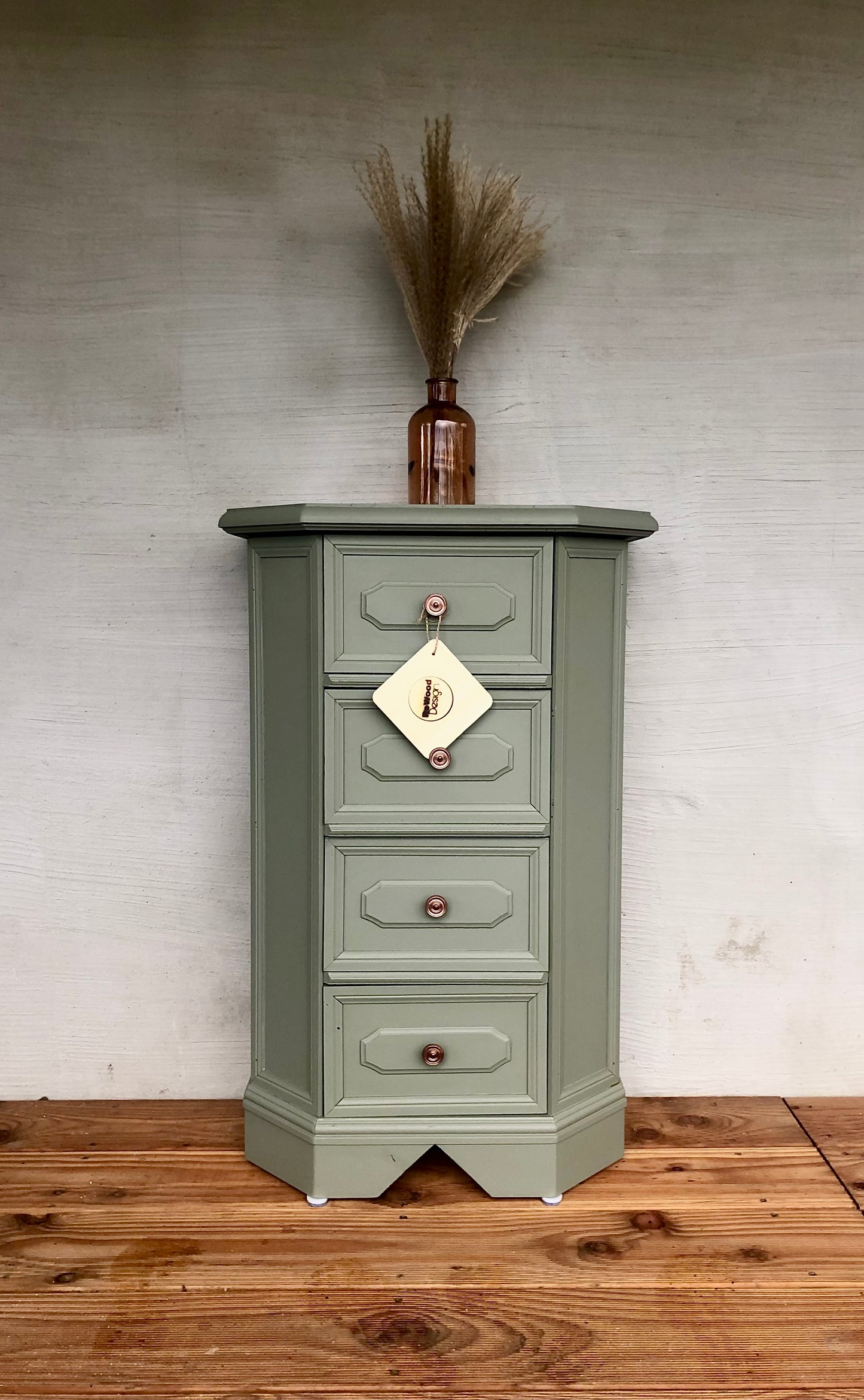 Upcycling vintage chest of drawers in cozy country house style green