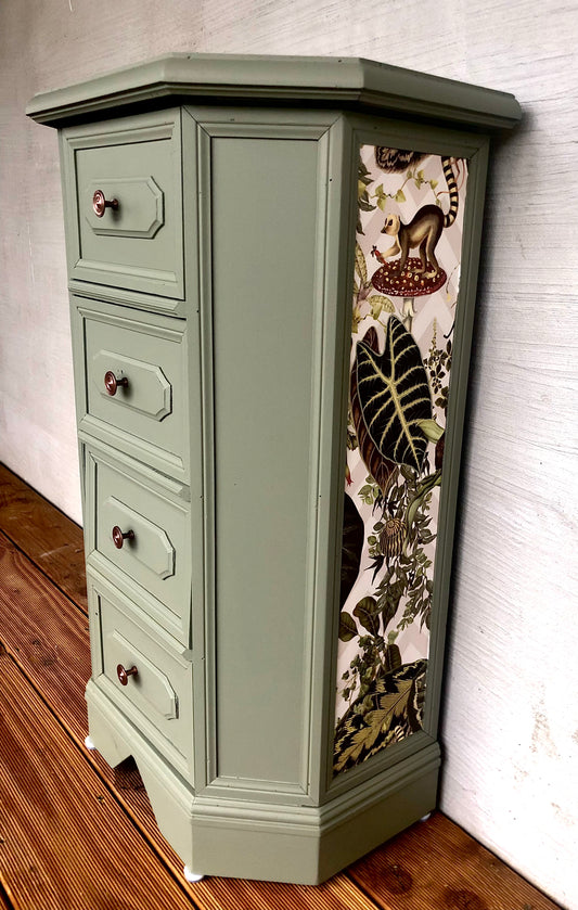 Upcycling Vintage-Kommode im gemütlichen Landhausstil grün