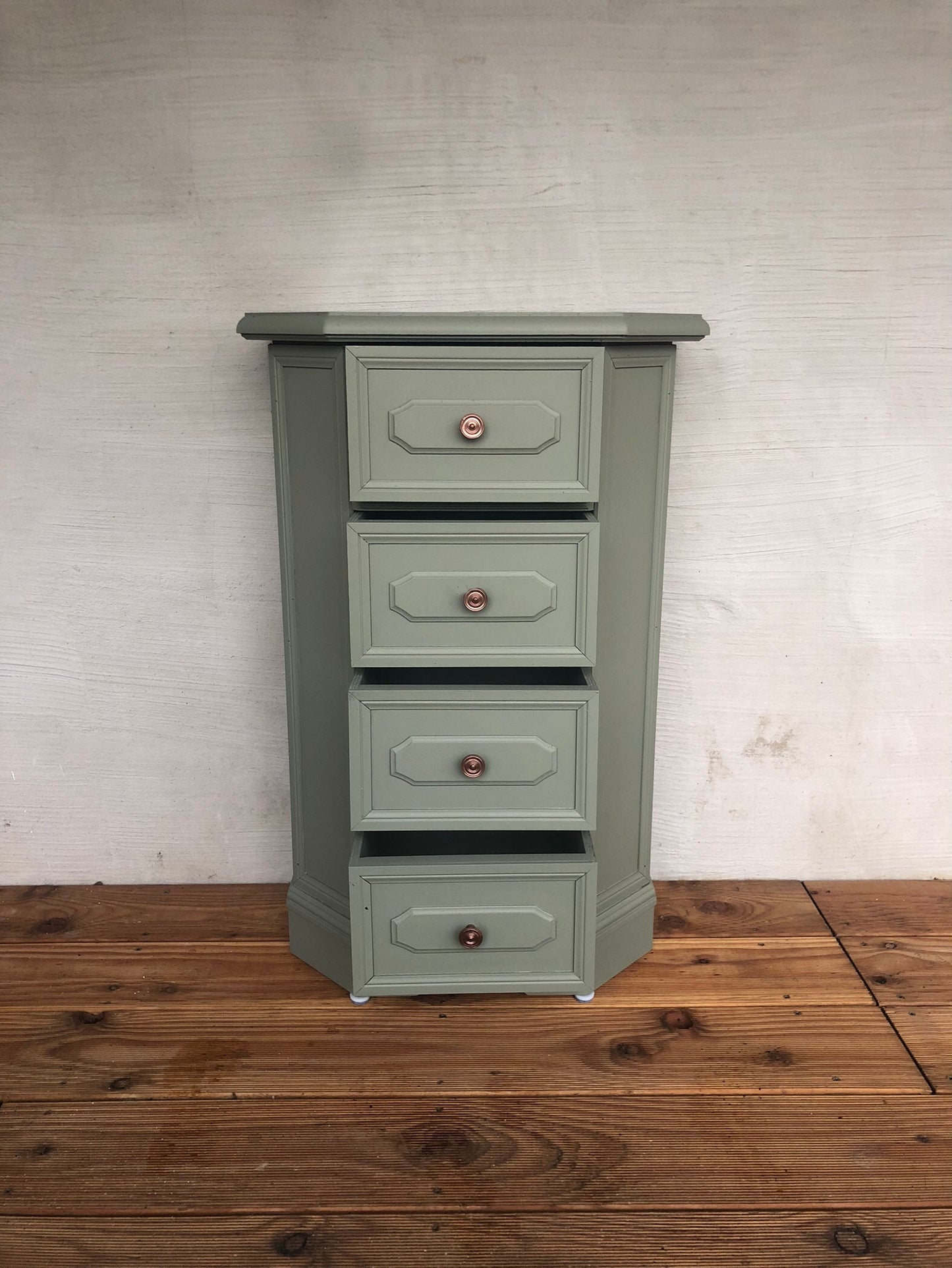 Upcycling vintage chest of drawers in cozy country house style green