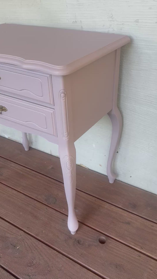 Elegante Vintage-Kommode im zarten Rosé – liebevoll im Upcycling neu gestaltet
