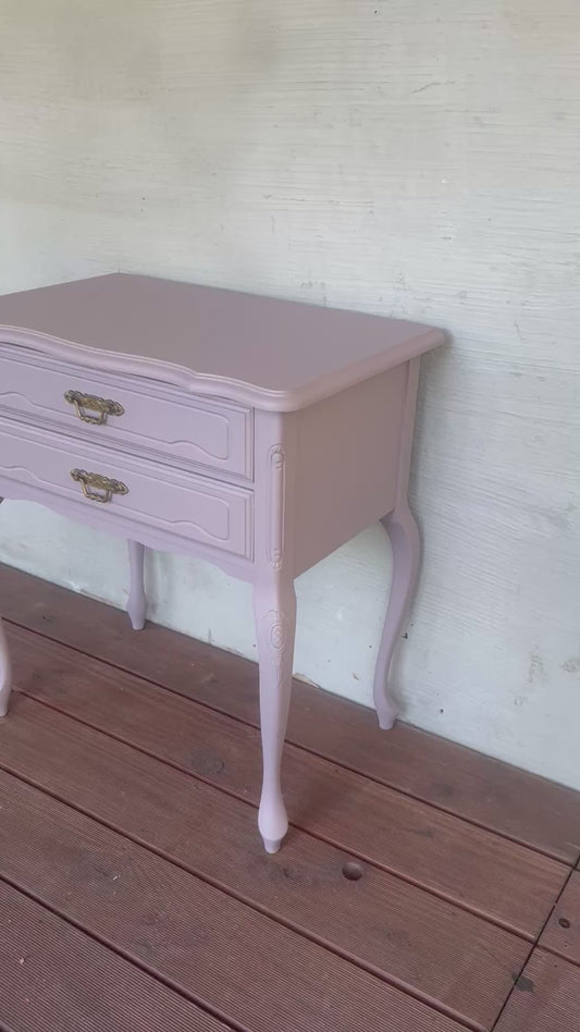 Elegante Vintage-Kommode im zarten Rosé – liebevoll im Upcycling neu gestaltet